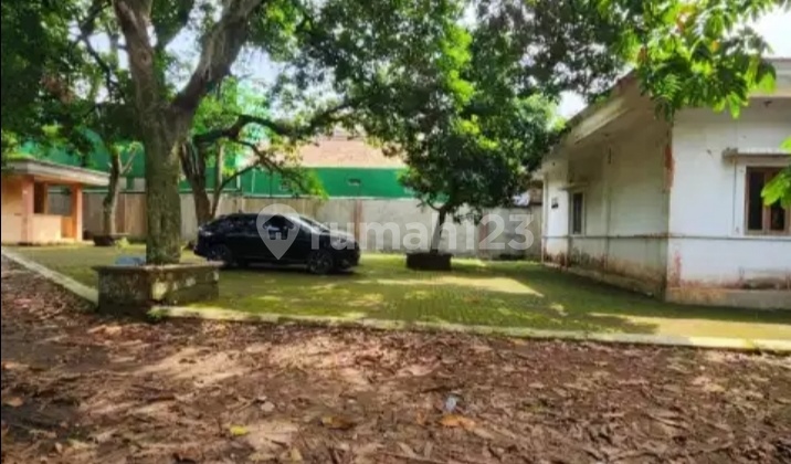 Land for Sale with Warehouse Building in Bambu Apus, East Jakarta