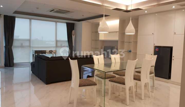 Disewakan Apartemen Kemang Village dengan Private Lift 1