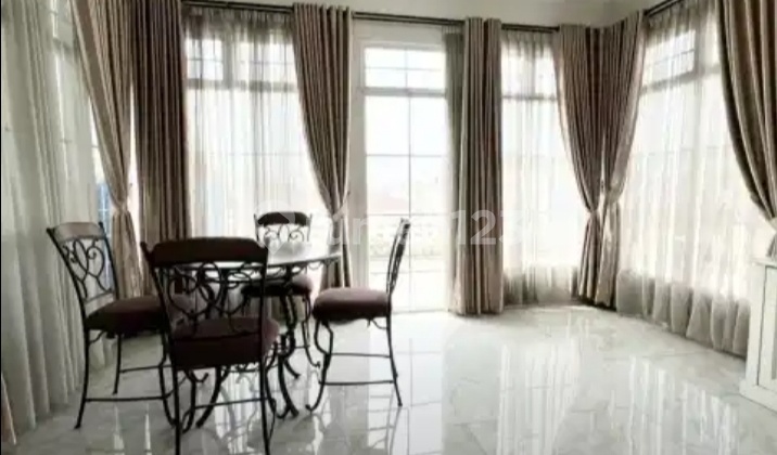 Dijual Rumah Mewah Desain Klasik Fully Furnished di Pik 2