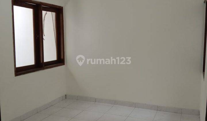 Jual Rumah 2 Lantai Shm Bagus Hadap Selatan 2