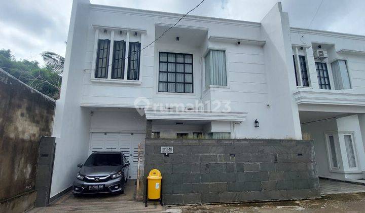 Dijual Townhouse Mewah, Fully Furnished, Strategis Area Demang Lebar Daun, Palembang 1