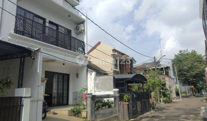 Rumah Graha Raya Bintaro Konsep Eropa Dijual Murah  2