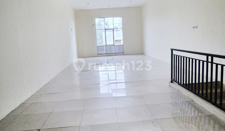 Ready-to-Use Strategic Shop House in Kuwukan, Surabaya (Nat) 2