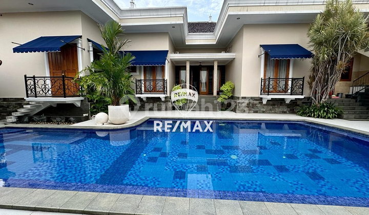 Dijual Rumah Mewah dengan Kolam Renang di Pamulang Tangsel