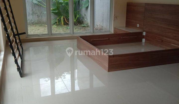 Dijual Rumah 2 Lantai Sudah SHM di Villa Melati Mas 1