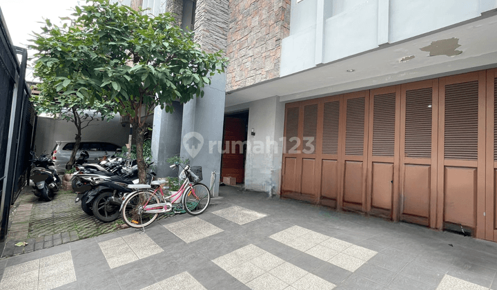 Dijual Rumah 3,5 Lantai Semi Furnished Taman Harapan Indah, Jelambar 2