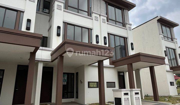 Dijual Super Murah Rumah 3 Lantai Dengan View Danau di Suvarna Sutera 1