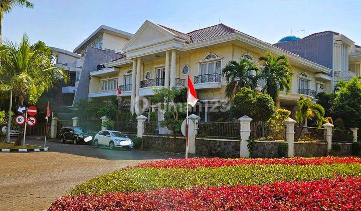 Dijual Rumah Hoek Mewah di Villa Gading Indah, Kelapa Gading 1