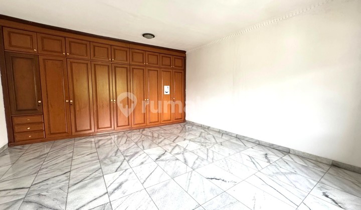 Best Price House in Puri Cinere Semi Furnished Spacious Layout 6 Bedrooms 2