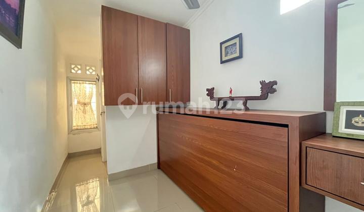 For Sale: Functional House with 6 Bedrooms, Ready to Occupy in Pondok Labu 2