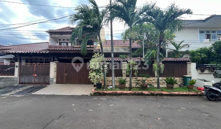 Asri Semi-Furnished House in an Elite Complex in Cinere