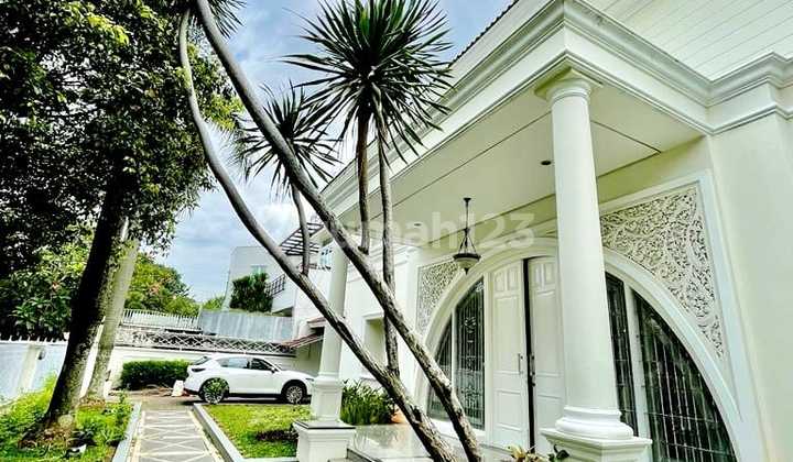 Luxury House With Swimming Pool in Pondok Indah