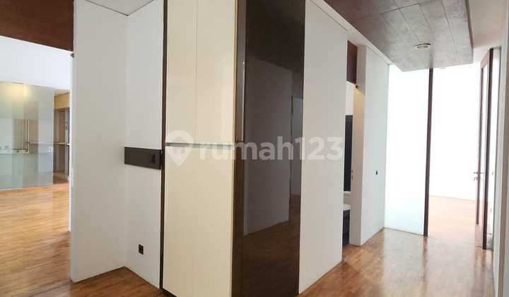 Dijual Rumah Modern Minimalis dengan Private Pool di Kemang 2