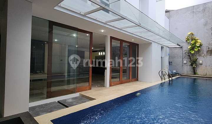 Dijual Rumah Modern Minimalis dengan Private Pool di Kemang Dijual Rumah Modern Minimalis dengan Private Pool di Kemang