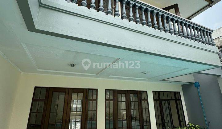 Rumah Sewa di Pondok Indah Fasilitas Kolam Renang 2 Lantai 1