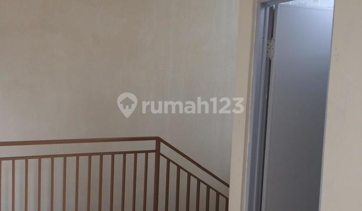 Minimalist House With 4 Bedrooms in Cinere Easy Access to Highway 2