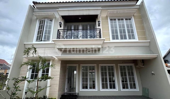  Rumah Cantik  Brand New Desain Elegan Akses Cepat ke Tol Krukut 