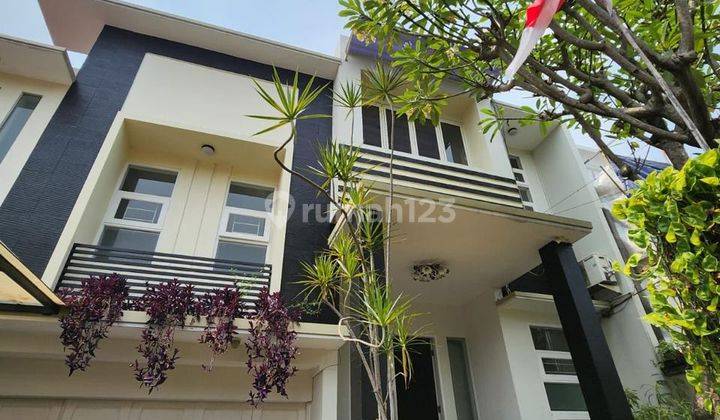 Rumah Modern di Pondok Indah 2.5 Lantai Dekat Ke Pim 1