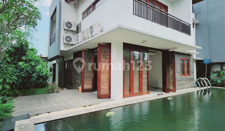 Rumah Premium Siap Huni Lengkap Kolam Renang Pribadi di Cilandak