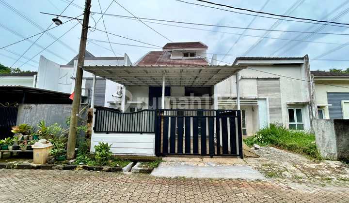 Minimalist House With 4 Bedrooms in Cinere Easy Access to Highway 1