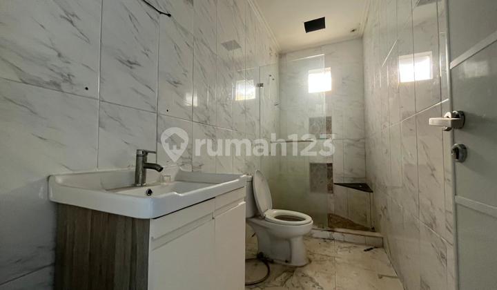 Rumah Hook 2 Lantai di Cinere Lingkungan Nyaman Dalam Komplek 2