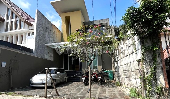 Dijual Rumah Atau Kantor 2 Lantai Bangunan Rapih Lokasi Strategis