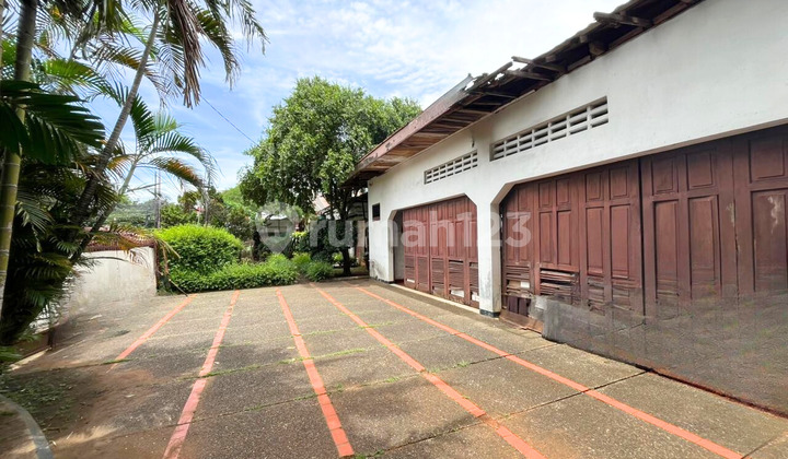 Wide 492m² House on Cinere Raya Main Road Complete with Swimming Pool 2