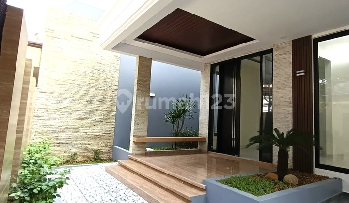 Rumah Mewah Desain Modern Ada Swimming Pool 1 KM ke PIM