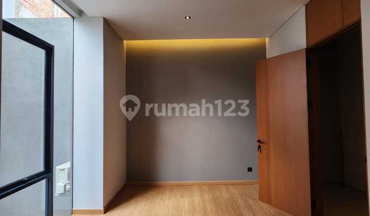 Rumah 3 Lantai Minimalis Modern Dengan Sky Terrace di Kemang 2