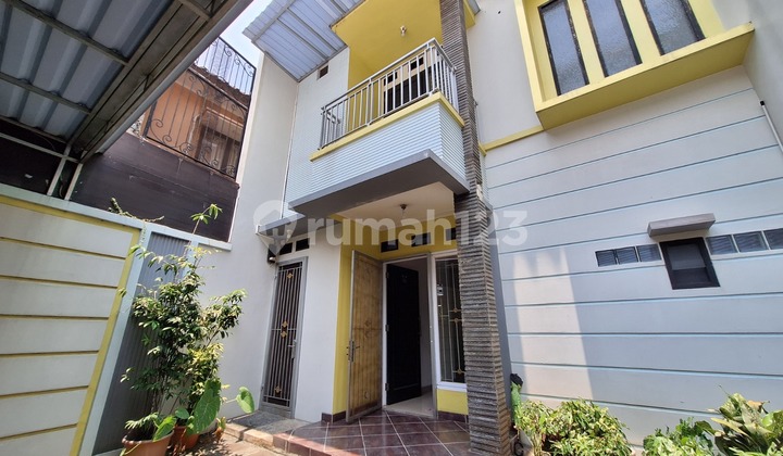 Rumah Siap Huni dengan Taman Belakang di Lokasi Premium Pejaten Dekat Mall & Tol