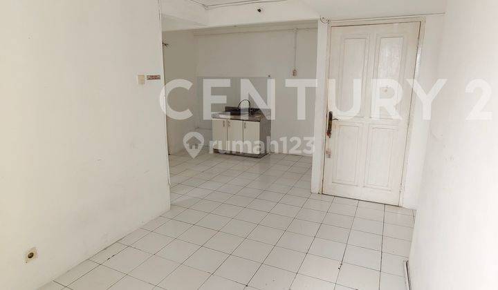 Apartment WGP 2 BR Hoek Kelapa Gading Bersih Unfurnished 1