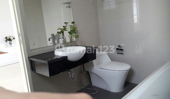 Comfortable and Neat House Ready to Live In Opulance Cluster in Sunter 2