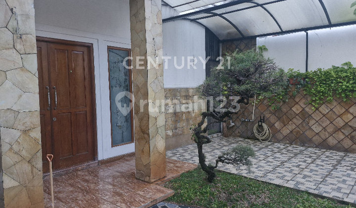 2-STORY IVORY ELEGANT HOUSE READY TO OCCUPY STRATEGICALLY LOCATED NEAR MKG 2-STORY IVORY ELEGANT HOUSE READY TO OCCUPY STRATEGICALLY LOCATED NEAR MKG