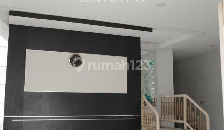 3-Story House in Cikini Menteng Commercial Area