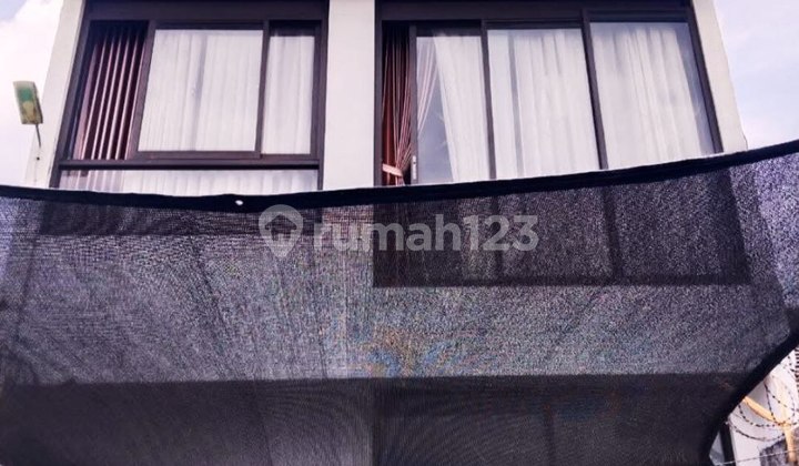 Rumah Full Furnished 3 Lantai Kolam Renang di Arcamanik