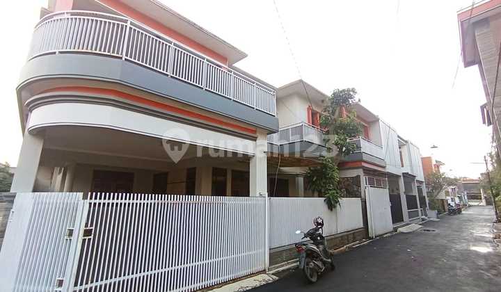 Rumah Hook 2 Lantai Dekat Pusat Kuliner Margahayu Bandung Kota