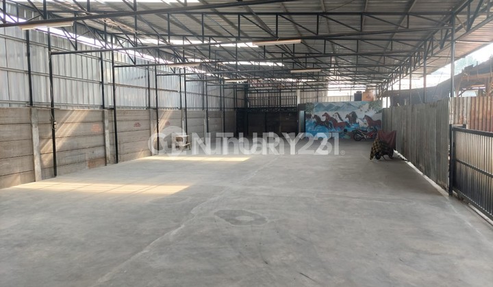 For Rent Land and Building on Raya Pulo Gebang, East Jakarta