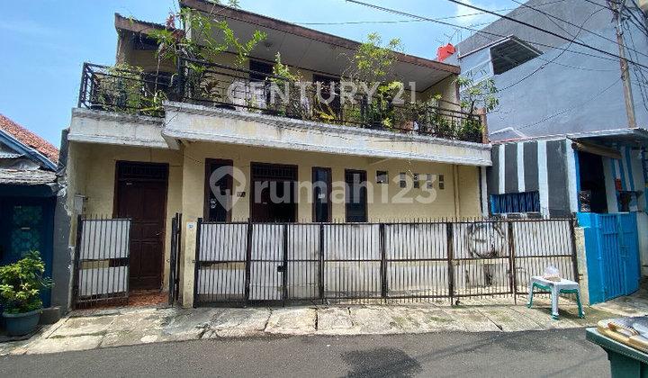 Rumah Besar Lokasi Strategis Di Jakarta Pusat