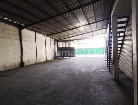 Warehouse Spacious Area Flood Free In Jatinegara Kaum R1910