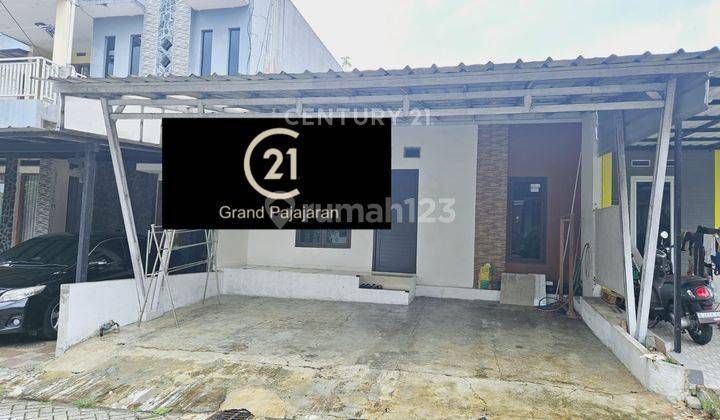 tampak depan rumah full renovasi siap huni