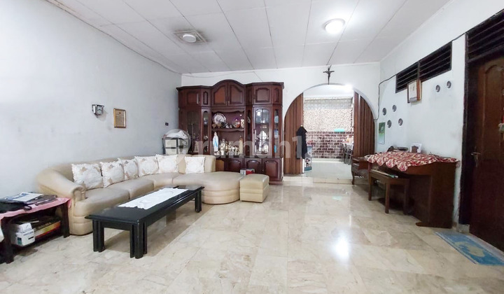 Rumah Lama Lokasi Strategis Jakarta Pusat Hanya Hitung Tanah 3370