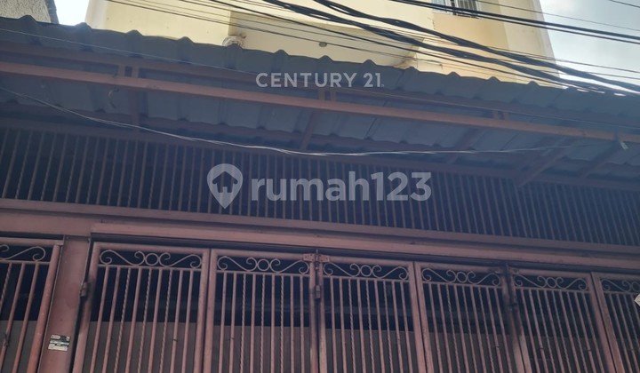 For Sale: Fast Sale 3.5-Story Shophouse in Petojo with Strategic Boarding House