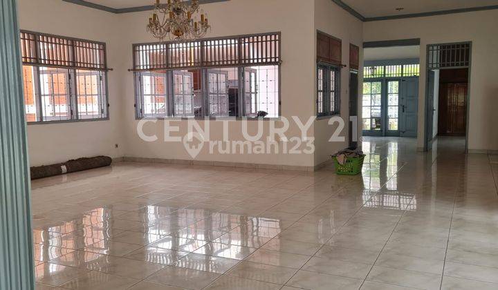 Dijual Rumah Dengan Halaman Yang Luas, Asri Dan Sejuk  Di Jakarta 2