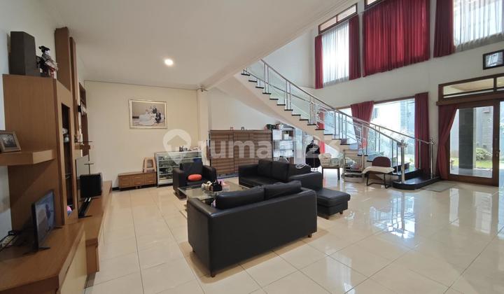 Ekslusif. Rumah Megah Mekarwangi Bandung