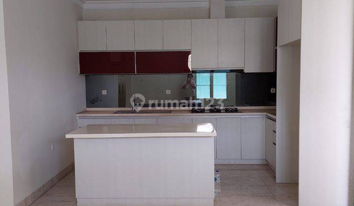 Rumah Hoek 3 Lantai di Komplek Elite Pantai Mutiara Pluit 2