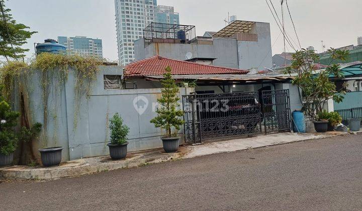 Rumah Hoek 1 lantai hitung tanah , lokasi Aman,Ok di Janur Hijau 1