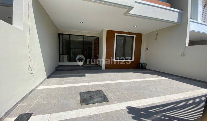 Dijual  Rumah Baru di Pantai Mentari, Mulyosari 2