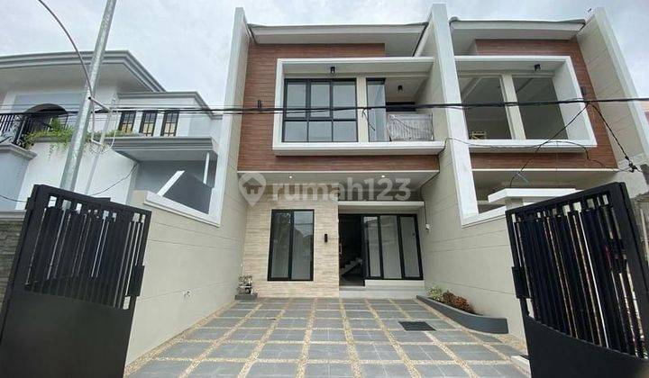 Dijual  Rumah Di Mulyosari Utara Lebar 6 Jalan Lebar Dekat Taman 1