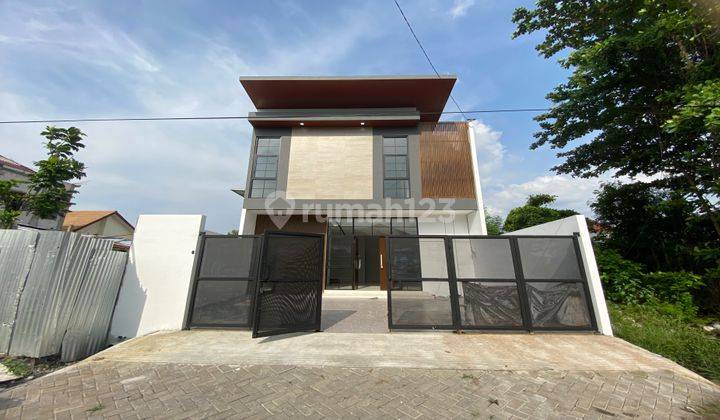 Dijual  Rumah Di Sutorejo, Sutorejo  Jalan 4 Mobil New SHM 1