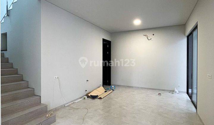 Dijual Rumah Baru di Manyar Akses ART Terpisah Dekat Kertajaya 2